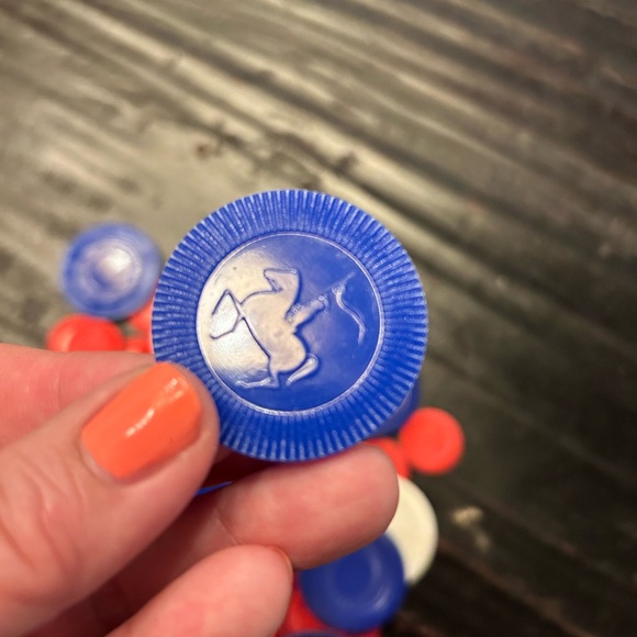 Bundle of 88 Vintage poker chips red white & blue 70 small & 18 large mix media - Picture 6 of 7